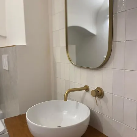 20 Sophia Apartment *
