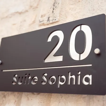 20 Sophia Ostuni